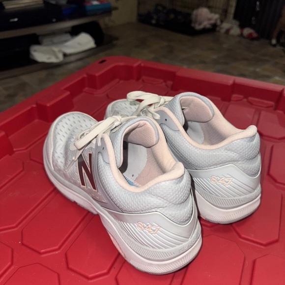 Size 11; New Balance 847 V4 Women's Athletic Walking Shoes - Picture 5 of 14